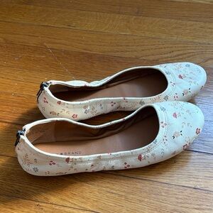 Lucky Brand Cream Floral Loafers